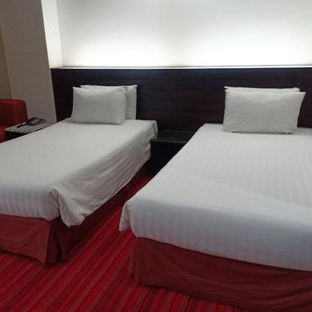 V Verve Service Apartment Hotel Чаченгсау Экстерьер фото