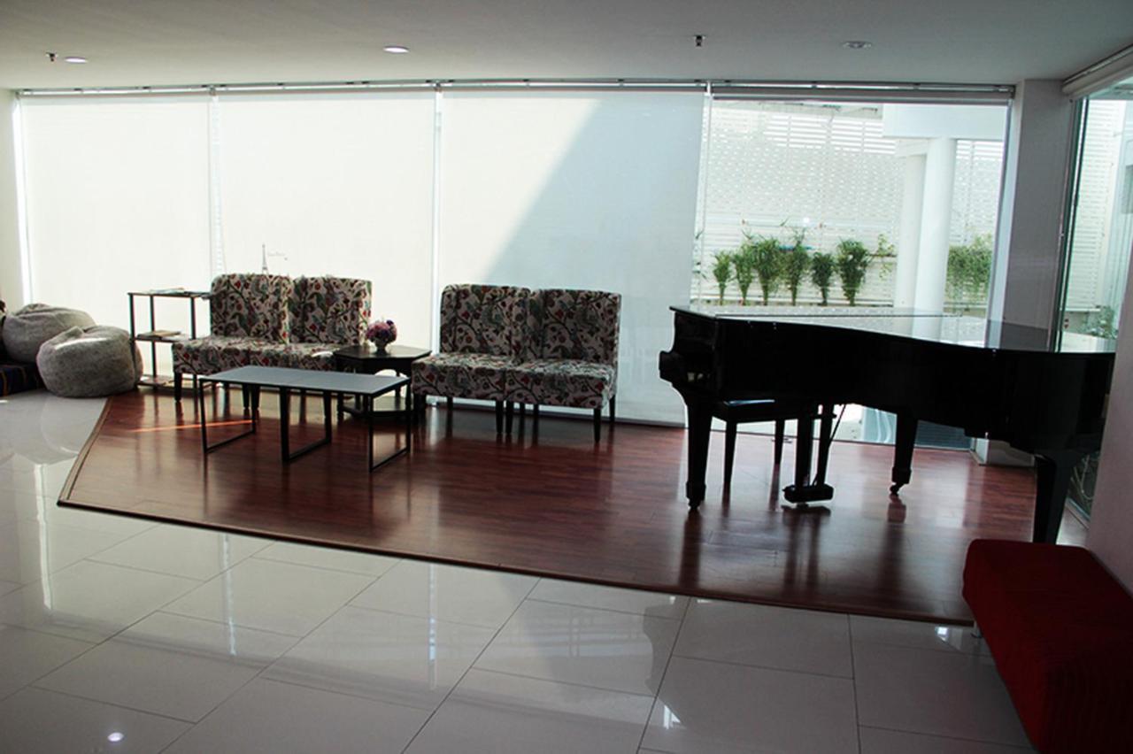 V Verve Service Apartment Hotel Чаченгсау Экстерьер фото