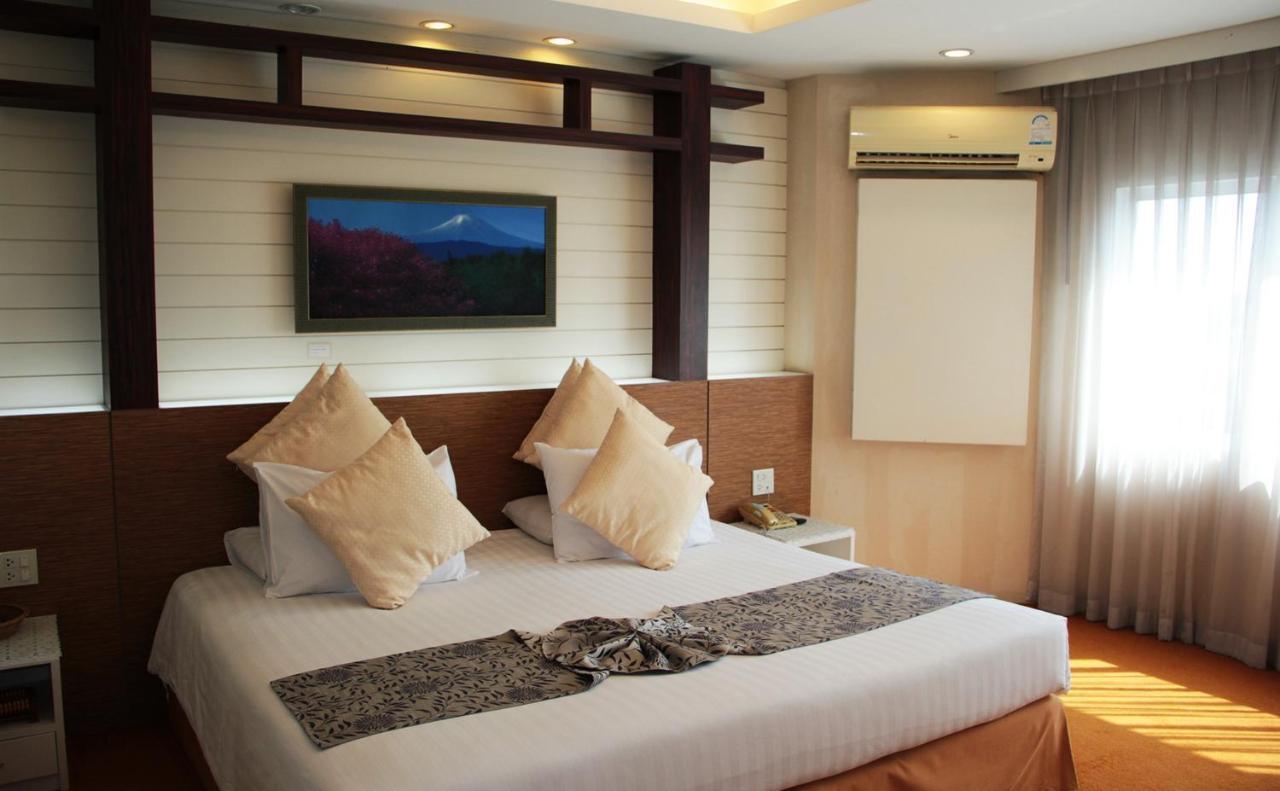 V Verve Service Apartment Hotel Чаченгсау Экстерьер фото
