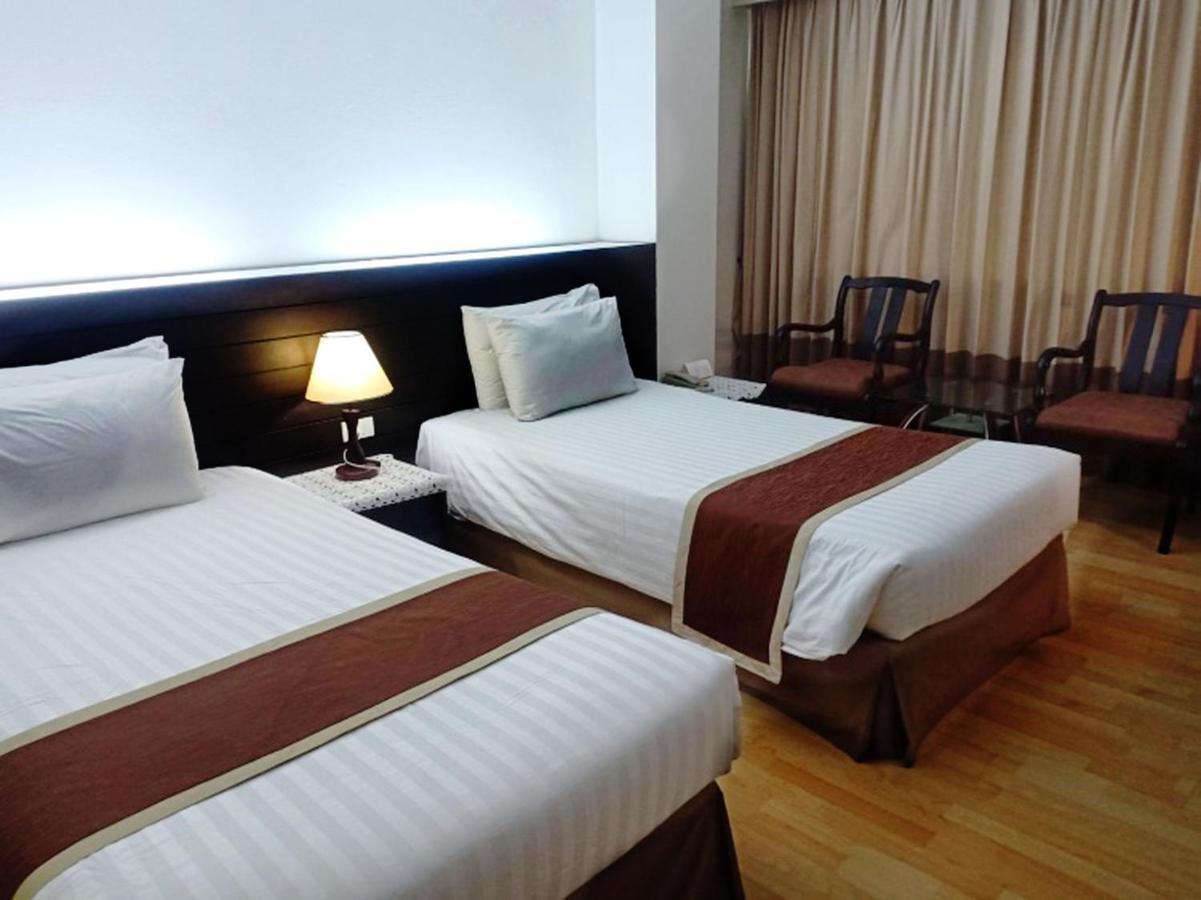 V Verve Service Apartment Hotel Чаченгсау Экстерьер фото