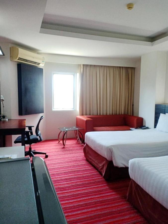 V Verve Service Apartment Hotel Чаченгсау Экстерьер фото