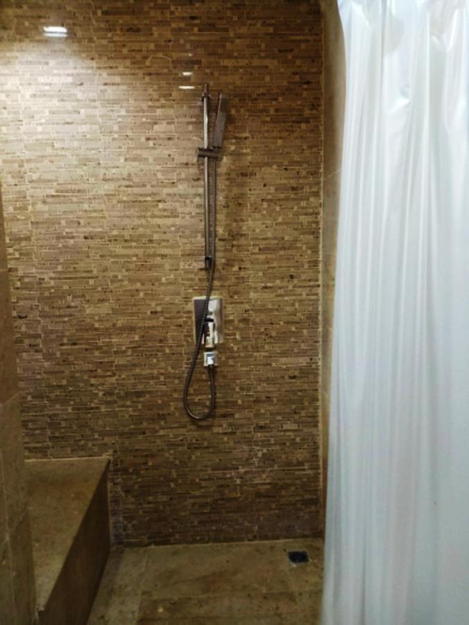 V Verve Service Apartment Hotel Чаченгсау Экстерьер фото