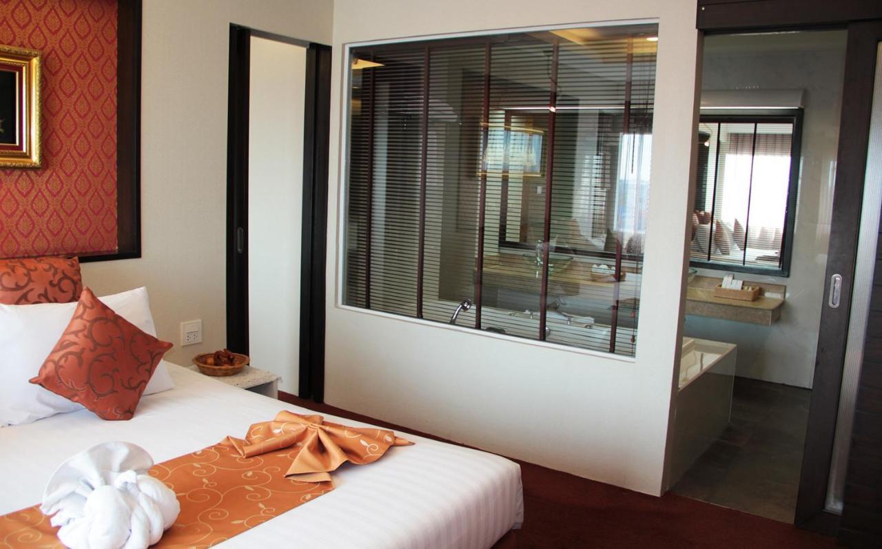 V Verve Service Apartment Hotel Чаченгсау Экстерьер фото