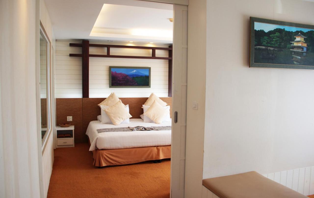 V Verve Service Apartment Hotel Чаченгсау Экстерьер фото