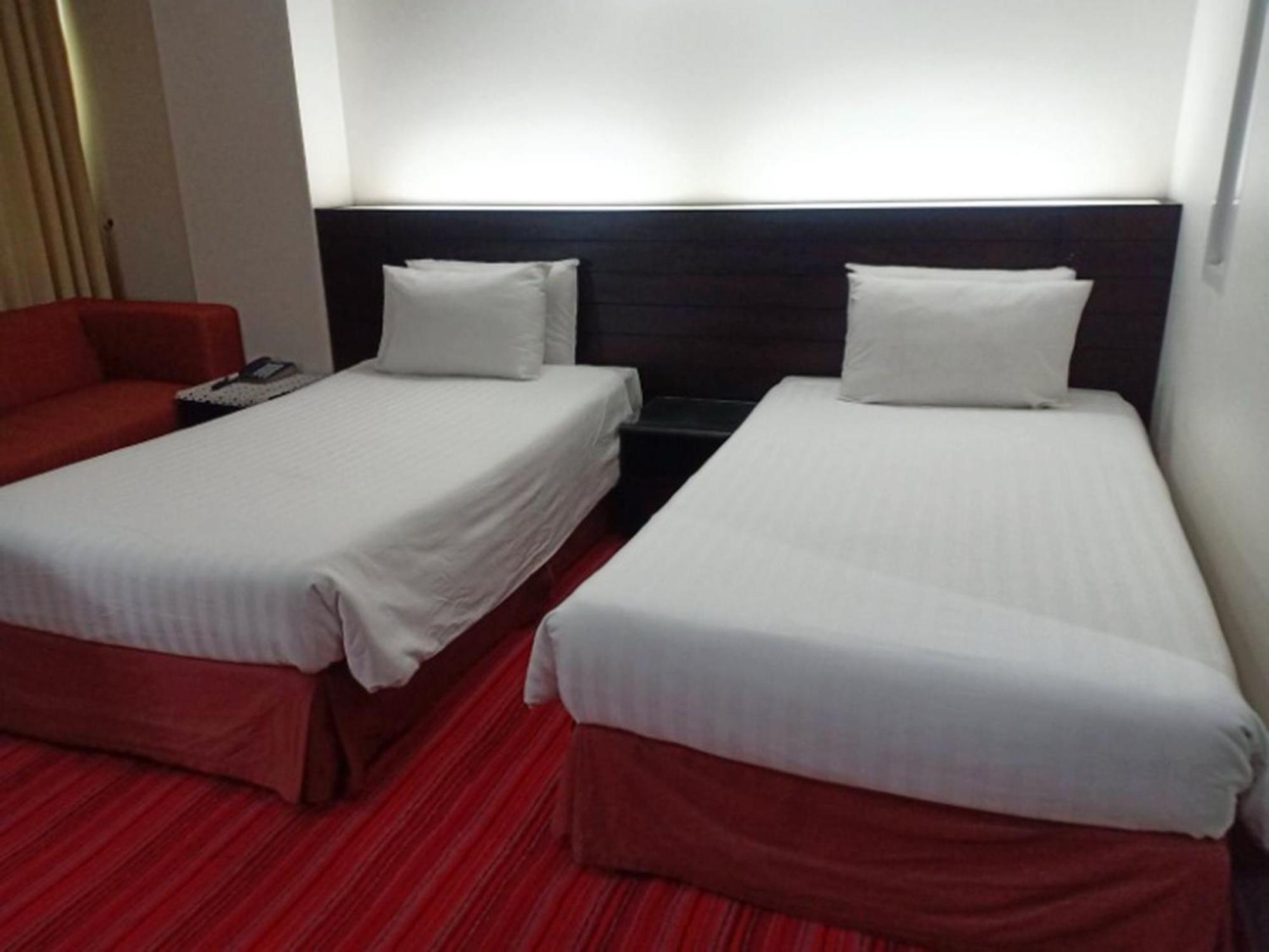 V Verve Service Apartment Hotel Чаченгсау Экстерьер фото