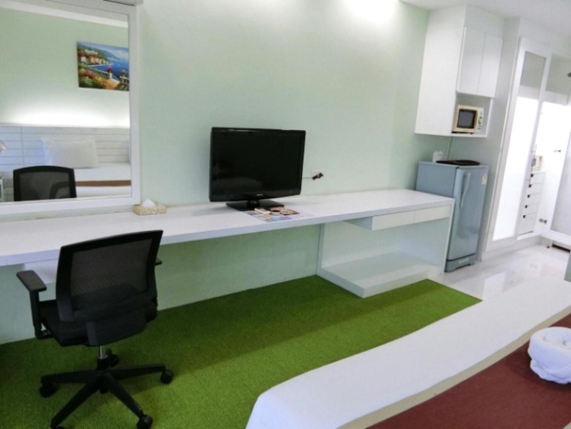 V Verve Service Apartment Hotel Чаченгсау Номер фото